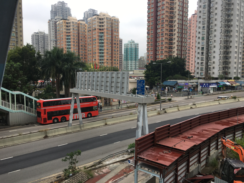 Moving on to Hong Kong. I’m a big fan of the new red bus livery, a huge improvement over the boring bronze introduced in 2002.